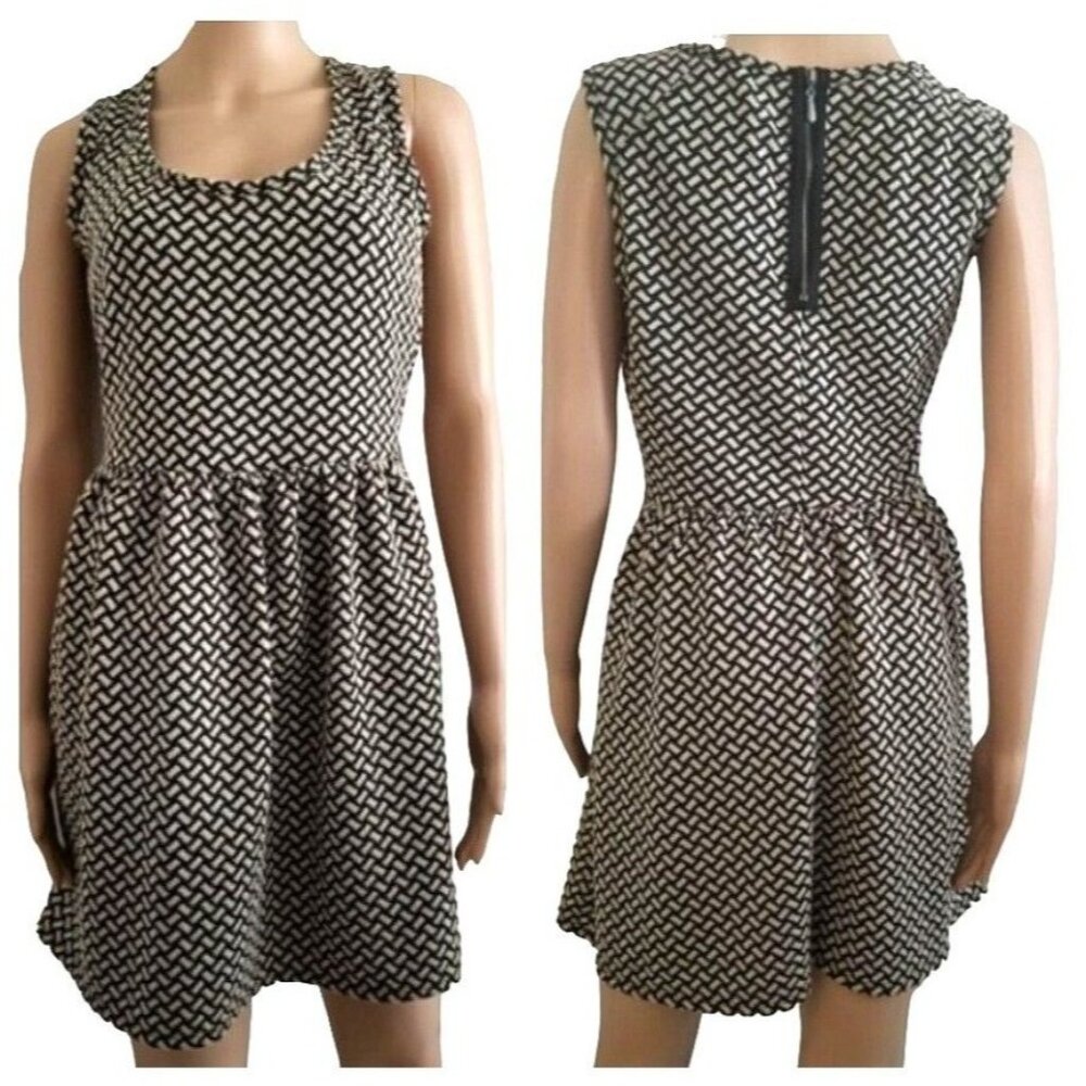 BeBop Women's‎ Black/White Geometric Pattern Sleeveless Skater MIni Dress Medium - Picture 2 of 11